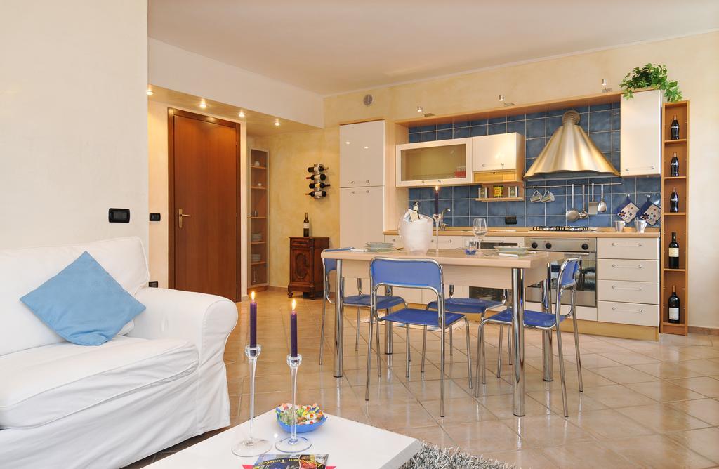 Antiche Rive Holidays Apartments サロ 部屋 写真